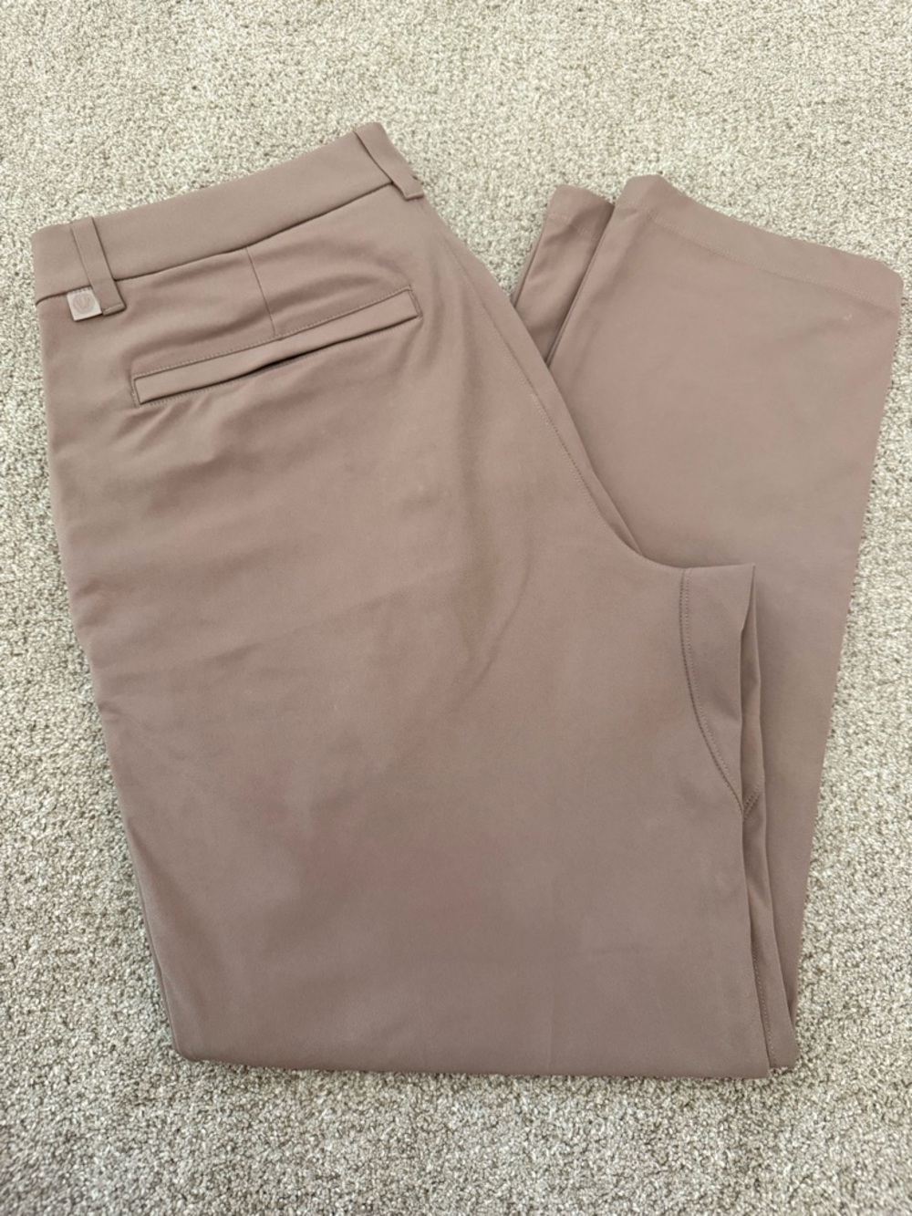 Like new men’s lululemon straight fit Pants in Taupe Sz 33 reg